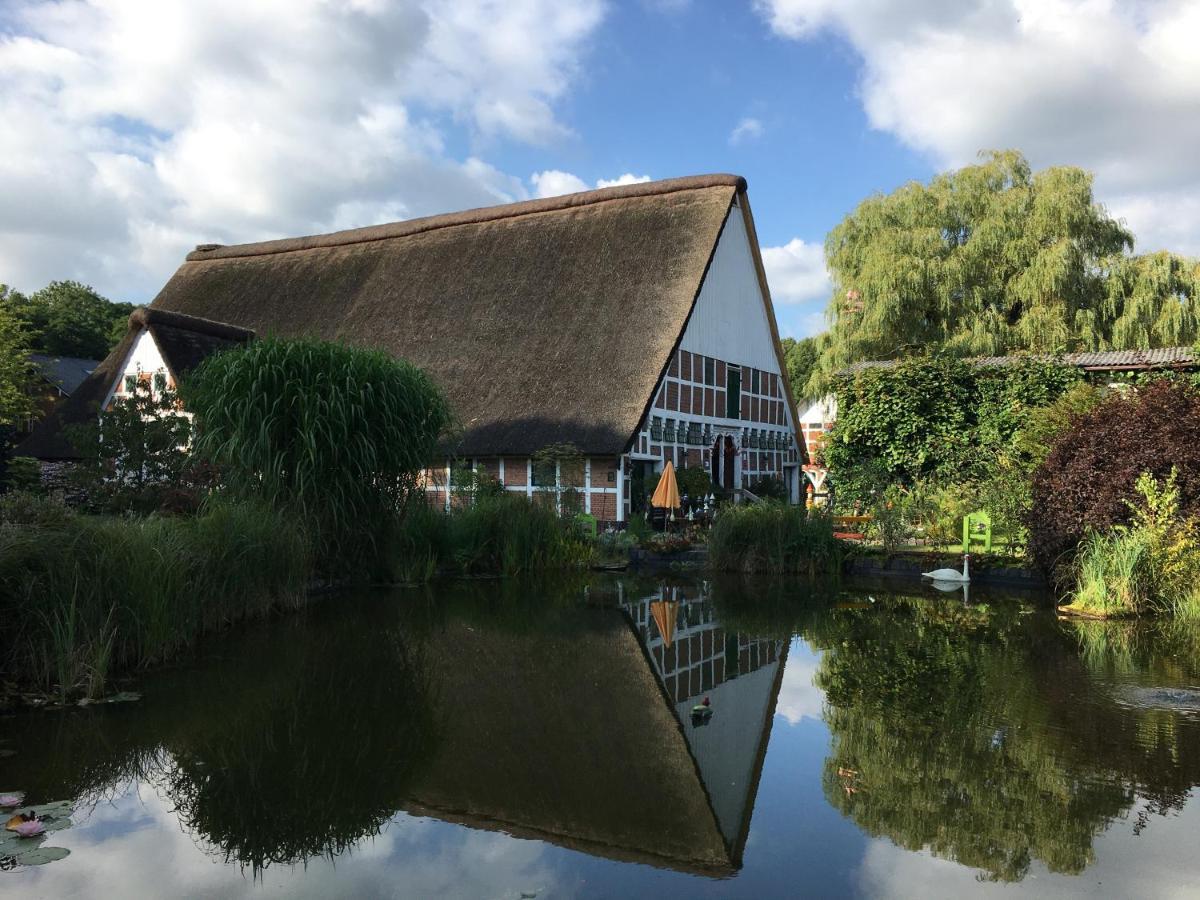 Hotel Taubenhof - Gut Cadenberge Esterno foto