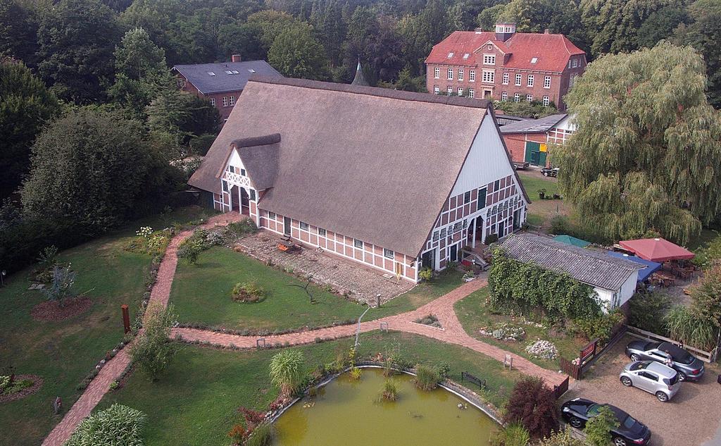 Hotel Taubenhof - Gut Cadenberge Esterno foto