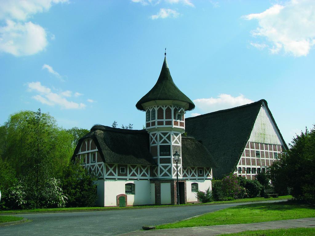 Hotel Taubenhof - Gut Cadenberge Esterno foto