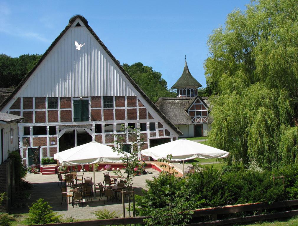 Hotel Taubenhof - Gut Cadenberge Esterno foto